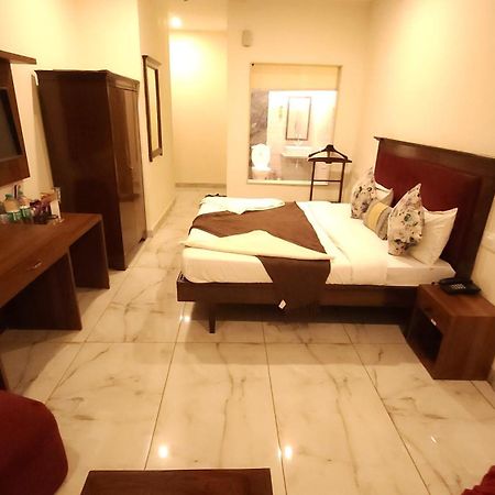 Hotel Vrs Inns Chandigarh Ngoại thất bức ảnh