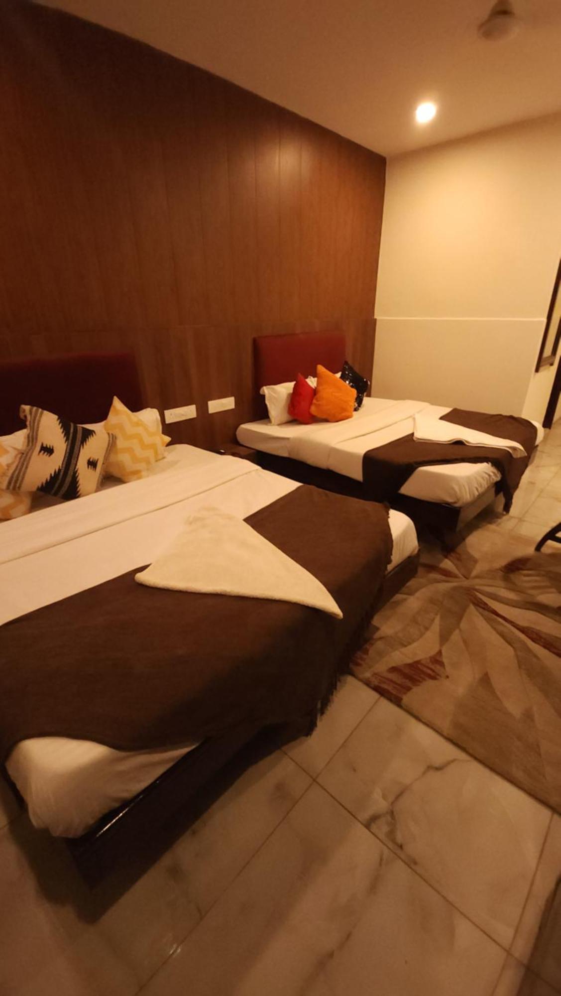 Hotel Vrs Inns Chandigarh Ngoại thất bức ảnh