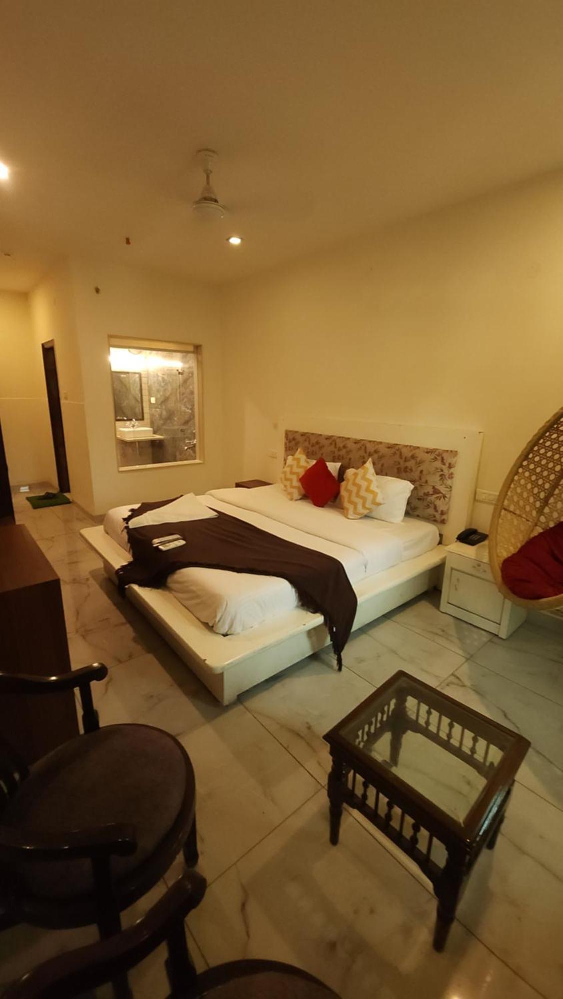 Hotel Vrs Inns Chandigarh Ngoại thất bức ảnh