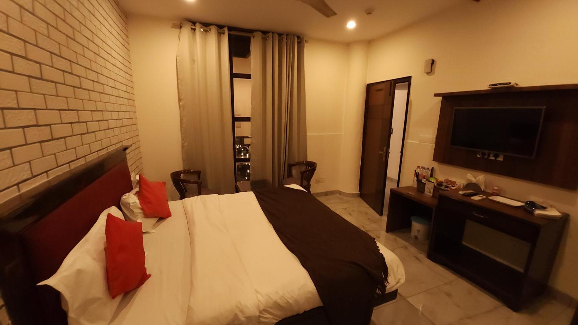Hotel Vrs Inns Chandigarh Ngoại thất bức ảnh
