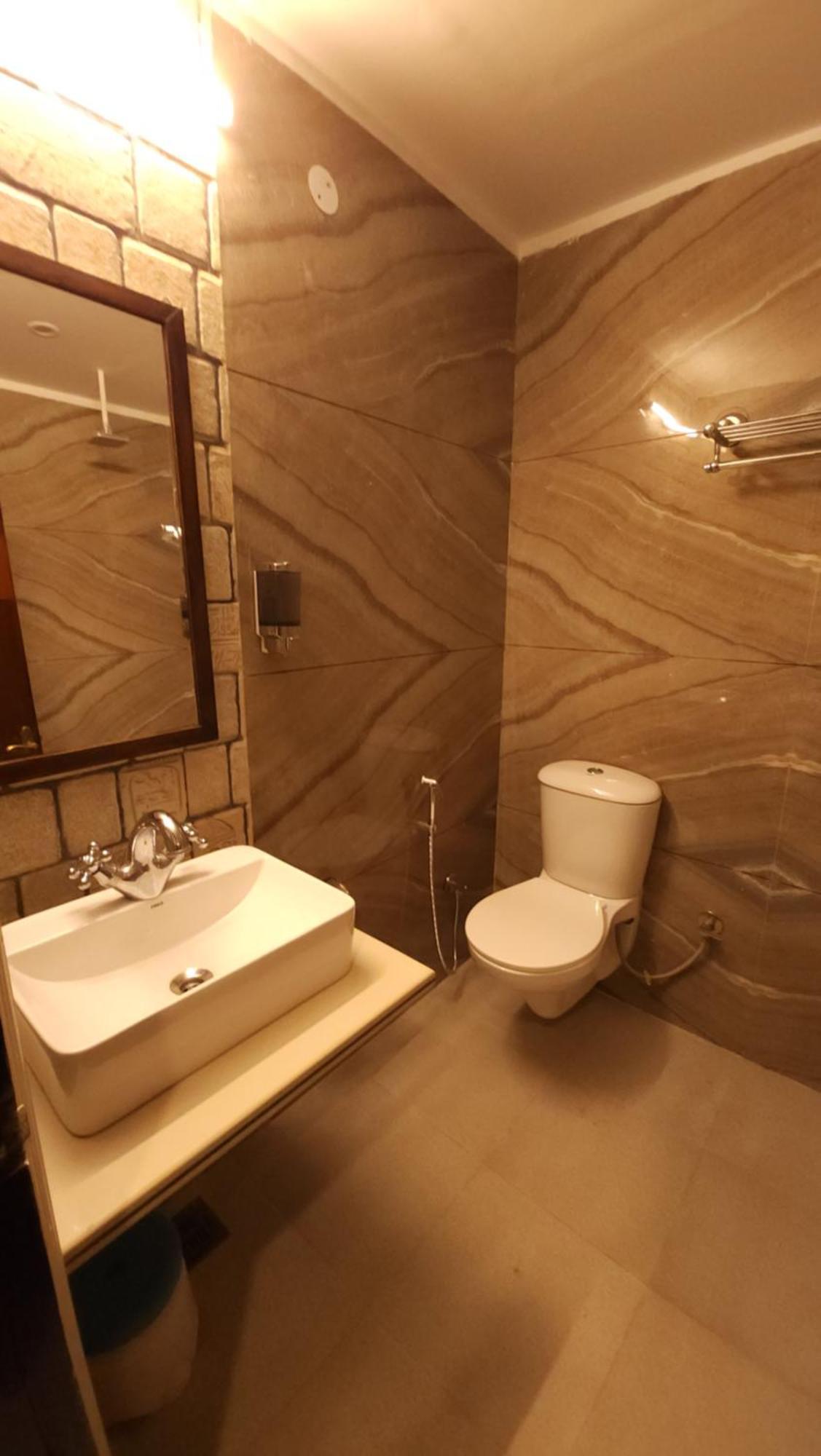 Hotel Vrs Inns Chandigarh Ngoại thất bức ảnh