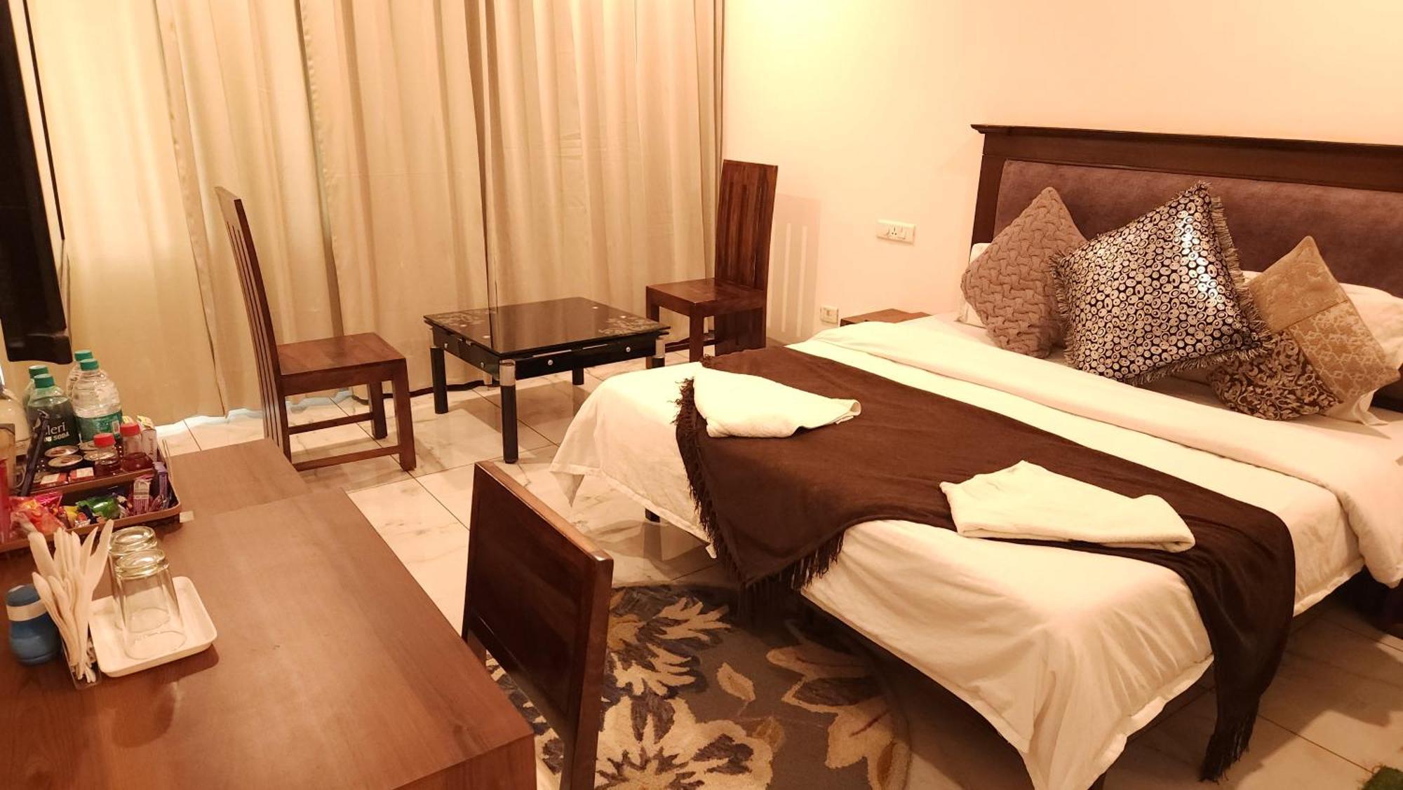 Hotel Vrs Inns Chandigarh Ngoại thất bức ảnh